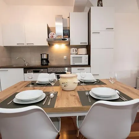 Mascagni Modern Seaview Apartment