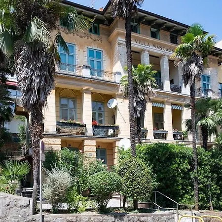 Mascagni Modern Seaview Apartment